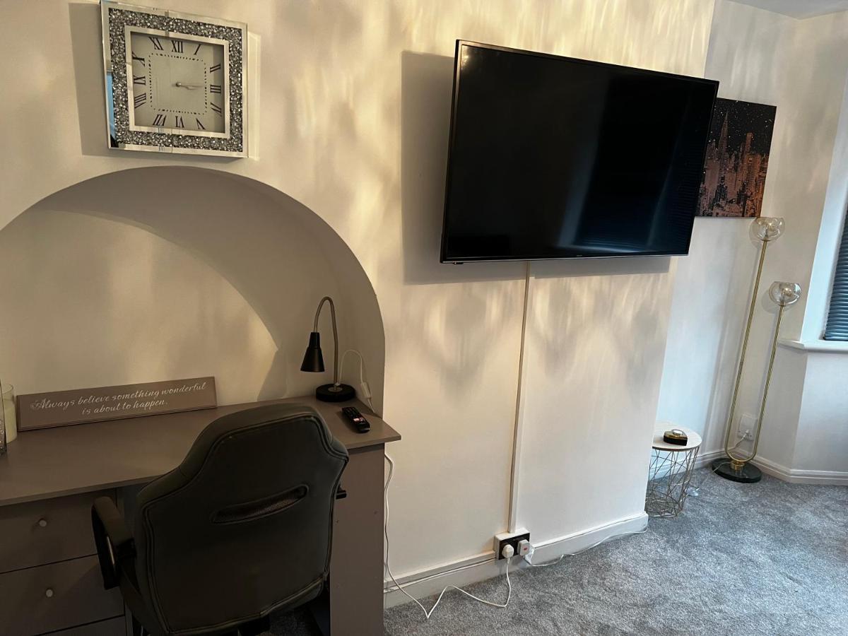 Stylish And Homey 3 Bedroom House With Free Parking & Wi-Fi Minworth Exterior foto